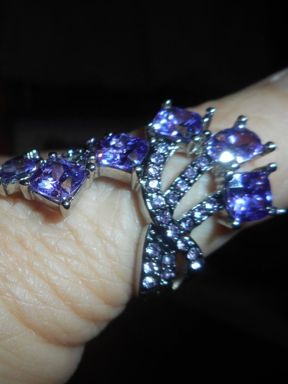 spread out ring-  this ring coverssSIZE 9 1/2, stones are purple, band is silver